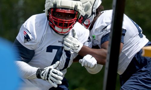 Patriots practice takeaways: New offensive line debuts with rookie starter, position switch in practice