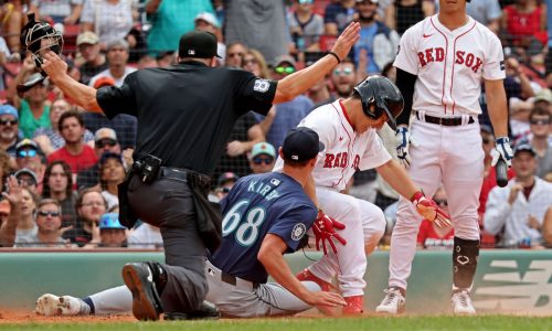 Red Sox beat Mariners 3-2 in 10 innings on Rafael Devers walk-off double