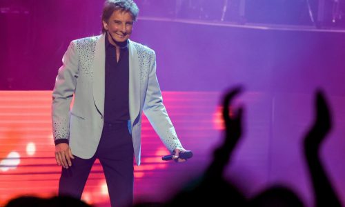 Concert review: Barry Manilow offers an evocative farewell to 11,000 fans at Xcel Energy Center