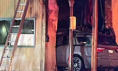 Off-duty St. Paul officer crashes into building, which starts fire