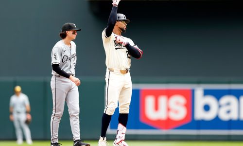 Byron Buxton crashed into the wall for another amazing grab — and appears no worse for wear