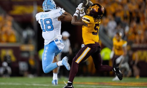 Gophers’ errors and mishaps lead to 19-17 loss to North Carolina