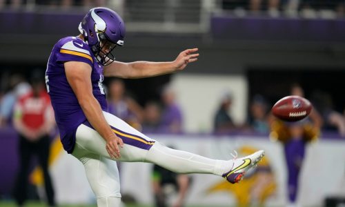 Ryan Wright vs. Seth Vernon: Vikings have a punting competition on their hands