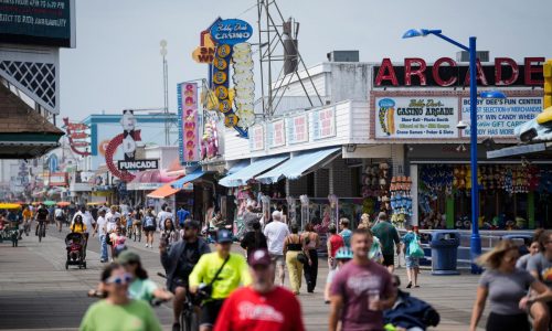 Summer tourists flock to boardwalks and piers while sticking to their budgets