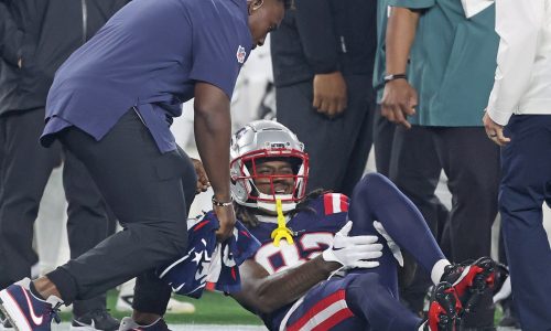 Patriots rookie receiver carted off with leg injury in preseason game vs. Eagles