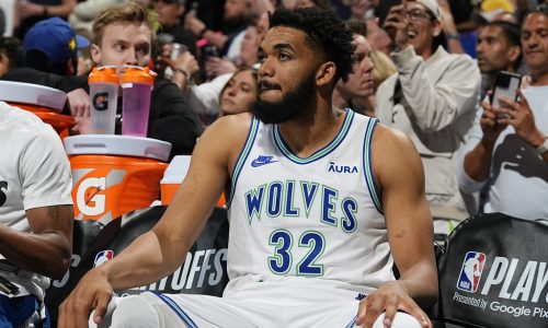 Timberwolves trade Karl-Anthony Towns to Knicks for Julius Randle, Donte DiVincenzo and a first-round pick