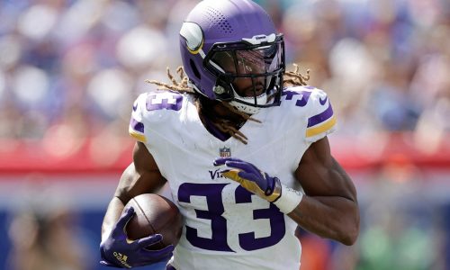 Vikings tried to get running back Aaron Jones over 100 yards against the Giants