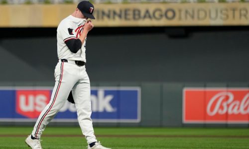 Twins blown out in loss to Reds