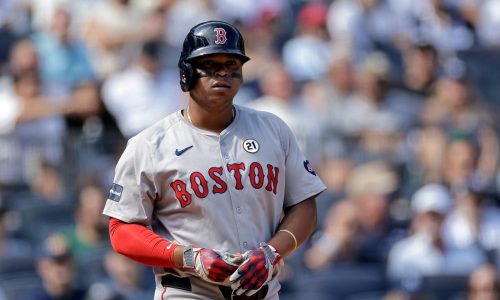 Rafael Devers dealing with shoulder inflammation, won’t need surgery