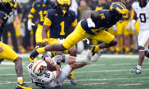 A controversial, close call leads to Gophers’ 27-24 loss to Michigan