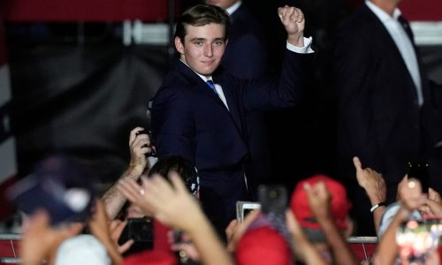 Barron Trump starts college in New York with backpack and Secret Service entourage