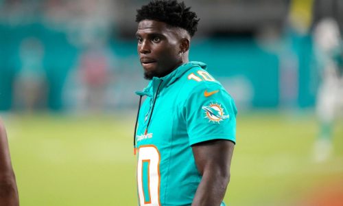 Tyreek Hill is briefly detained for a traffic violation ahead of Dolphins’ season opener