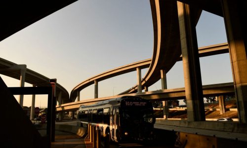 1 killed after gunman hijacks Los Angeles Metro bus