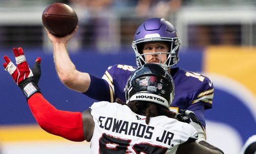 Vikings at Packers picks: Color Lambeau Field purple