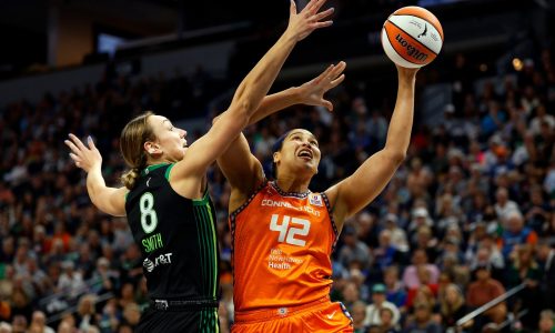 Lynx falter in fourth, fall 73-70 in Game 1 of WNBA semifinals to Connecticut