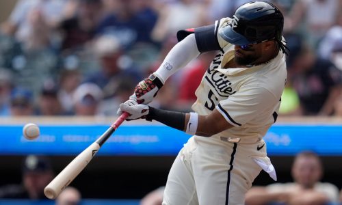 Willi Castro painfully makes Twins history