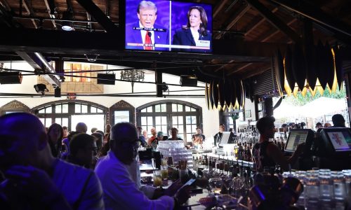 Do independent voters support Harris or Trump? New poll finds big shift from month ago