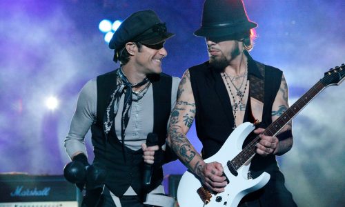 Jane’s Addiction ends Boston show with fight between Perry Farrell and Dave Navarro