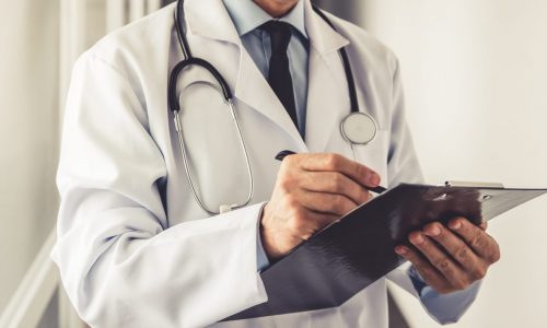 F.D. Flam: Elle Macpherson’s cancer battle is different from yours