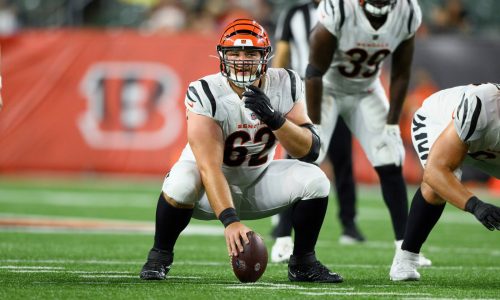 Patriots making change on offensive line, starting newcomer at center