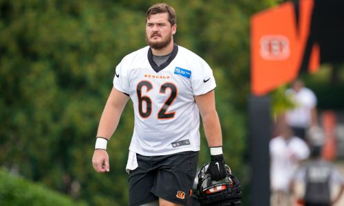 Patriots add center to 53-man roster amid struggles at position