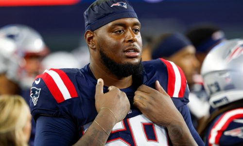 Patriots lose starting left tackle Vederian Lowe to ankle injury