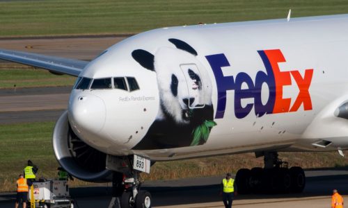 Pandas arrive in the US. Next stop is the National Zoo