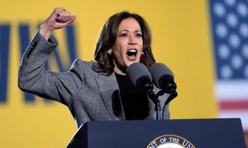 Harris reaches for a big moment in her closing argument for ‘turning the page’ on Trump