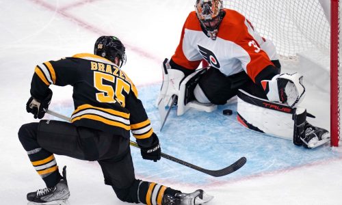 Bruins grind out 4-1 win over Flyers