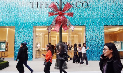 Holiday deals are here. Don’t let debt follow