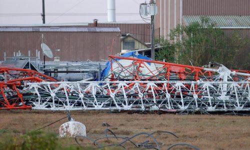 4 killed in helicopter crash into Houston radio tower