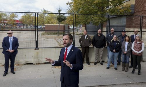 Vance attacks Walz while in Minnesota for a fundraiser