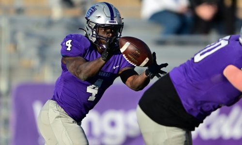 Hope Adebayo rushes for 100 yards, two touchdowns in St. Thomas’ 42-14 win over Valparaiso