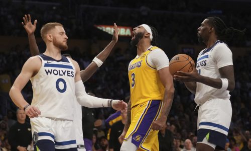 Timberwolves deliver a clunker in every respect in season-opening loss to Lakers