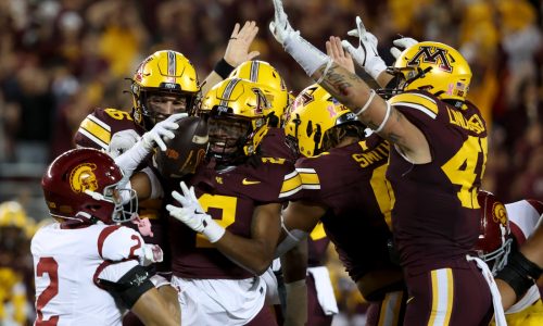 With late touchdown, Gophers upset No. 11 USC 24-17