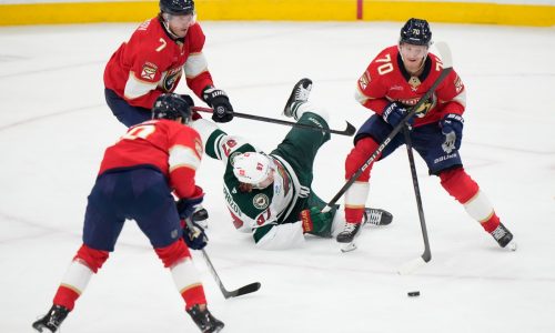 Wild roll defending champion Florida, 5-1