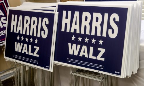 AirTag leads woman to trunk full of allegedly stolen Harris signs, Missouri video shows