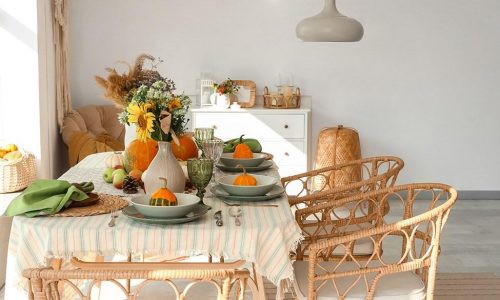 Bring autumn charm to your table with this Thanksgiving decor