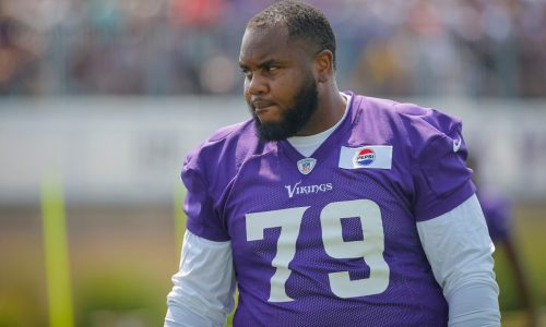 Patriots adding O-line help from Vikings after protection issues in latest loss