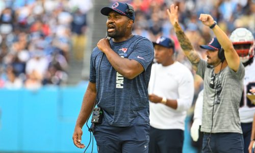 How Jerod Mayo explained two late-game decisions in Patriots’ loss to Titans