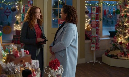 Hallmark+ decks the halls with crime in ‘Mistletoe Murders’
