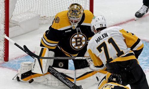 Bruins’ offensive woes continue at Garden in 2-1 loss to Penguins