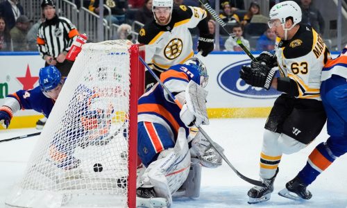 Pavel Zacha’s two third-period goals lift Bruins to 6-3 win over Islanders