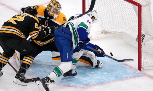 Bruins’ offense comes up empty in 2-0 loss to Vancouver