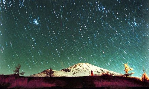 The Leonid meteor shower peaks as the supermoon wanes