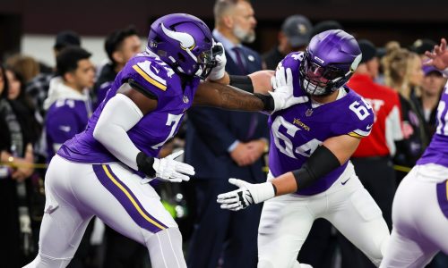 Cam Robinson starts for Vikings at left tackle despite minimal time to prep