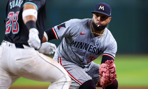 Twins first baseman Carlos Santana wins first career Gold Glove Award