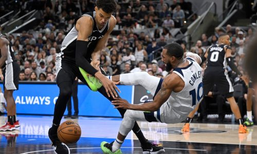 Keldon Johnson, Chris Paul lead Spurs over Timberwolves