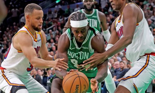 Celtics can’t hold late lead as Stephen Curry rallies Warriors to road win