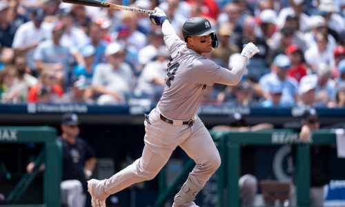 Red Sox acquire new catcher in rare trade with Yankees